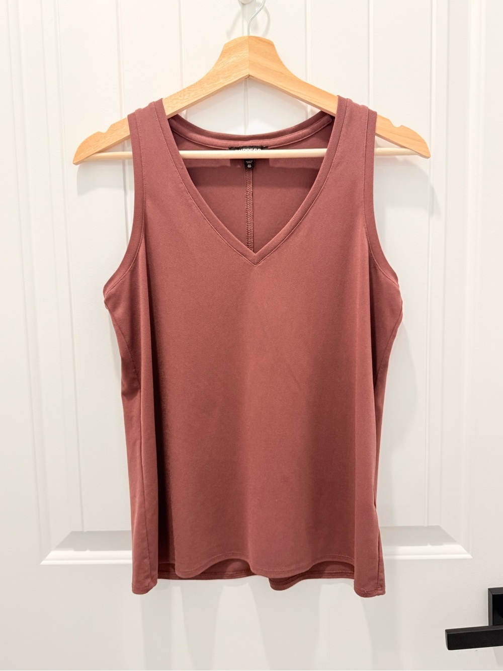 Express Sleeveless V-Neck Tank Top - Mauve